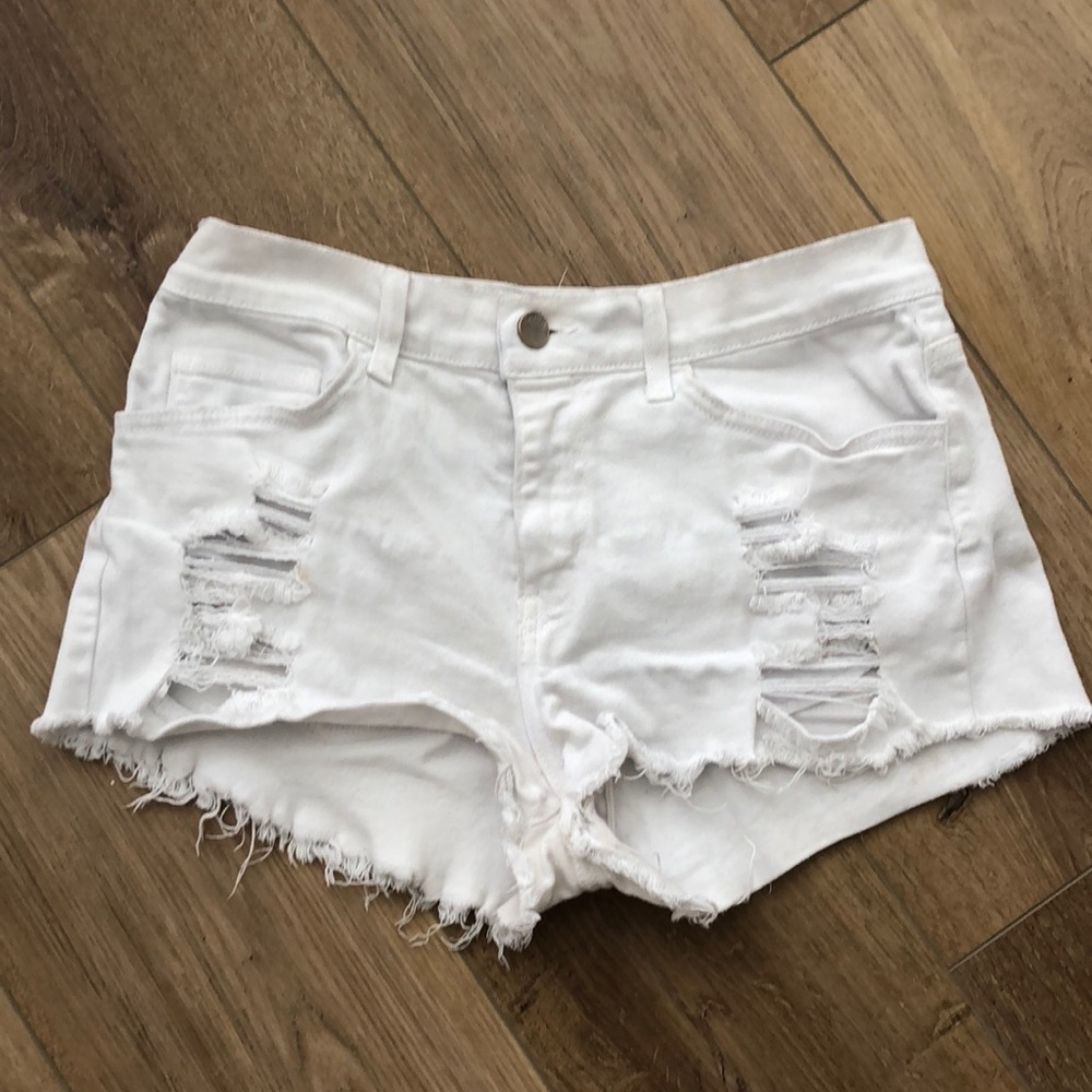 White distressed jean shorts